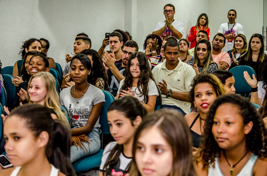 Palestra: Meninas e meninos de escolas públicas